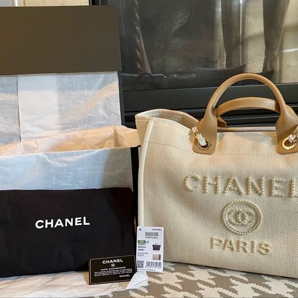 ❌❌❌SOLD❌❌❌Chanel Deauville Tote - Picture 4 of 14